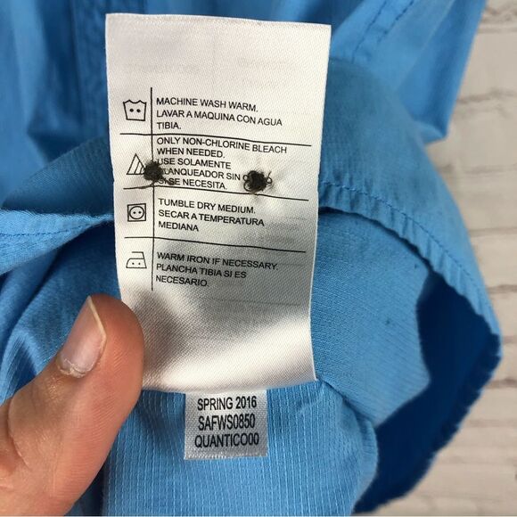 Field & Stream Blue Lightweight Button Up Men's Sz Large - Picture 8 of 10